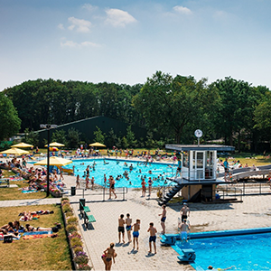 De_Vrijetijdkrant_buitenbaden_en_zwemplassen_Steden-Driehoek_zwembad_de_vijf_heuvels_markelo