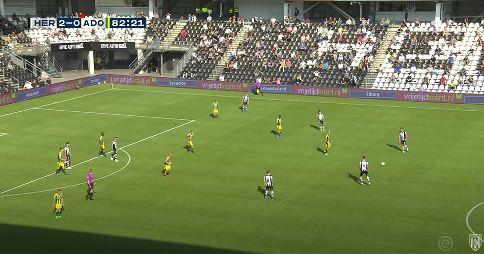 Vrijetijdkrant_nieuws_Vrijetijdkrant_schittert_op_LED_boarding_in_voetbalstadions_Heracles_vs_ADO_Den_Haag