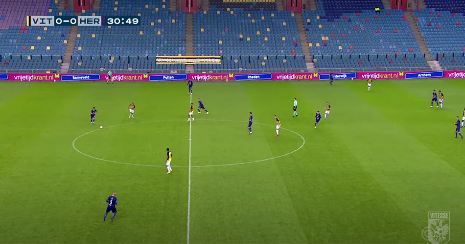 Vrijetijdkrant_nieuws_Vrijetijdkrant_schittert_op_LED_boarding_in_voetbalstadions_Vitesse_vs_Heracles_Almelo